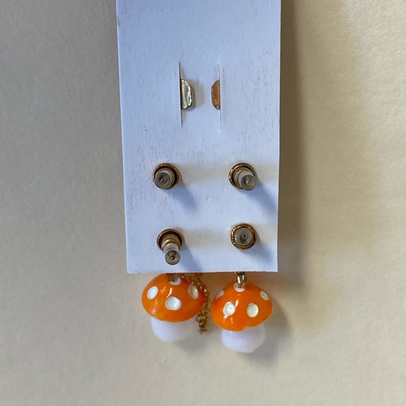 🆕 Pastel Mushroom Cuff Earring Set - Picture 8 of 9